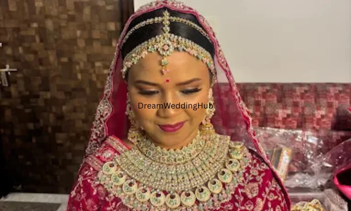 HEENAS BEAUTY  UNISEX SALON